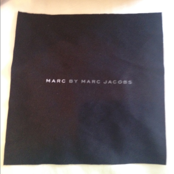 Marc Jacobs sunglasses w/case & lens cloth - Picture 4 of 4