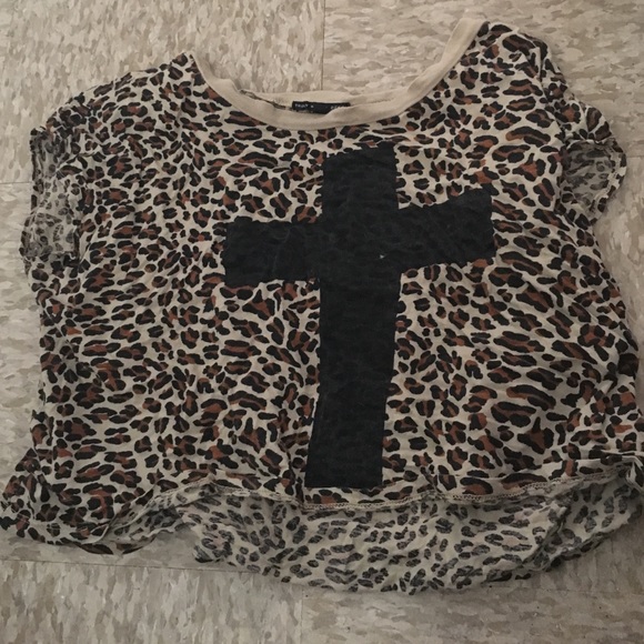 Cheetah print t shirt with cross - Picture 1 of 1