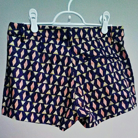 H&M Patterned Shorts - Picture 2 of 3
