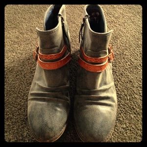 Roxy western style ankle booties