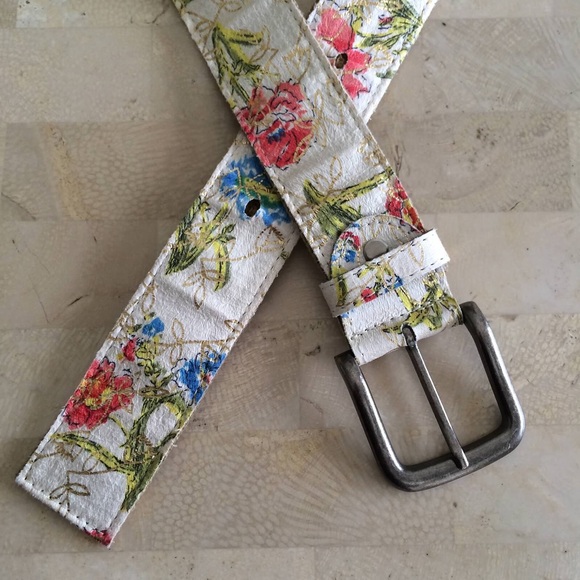 🚫SOLD🚫 Floral Print Canvas & Faux Leather Boho - Picture 2 of 4