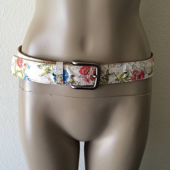 🚫SOLD🚫 Floral Print Canvas & Faux Leather Boho - Picture 3 of 4