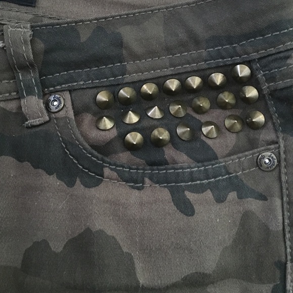 PANTS. Chic Camouflage Pants - Picture 2 of 4