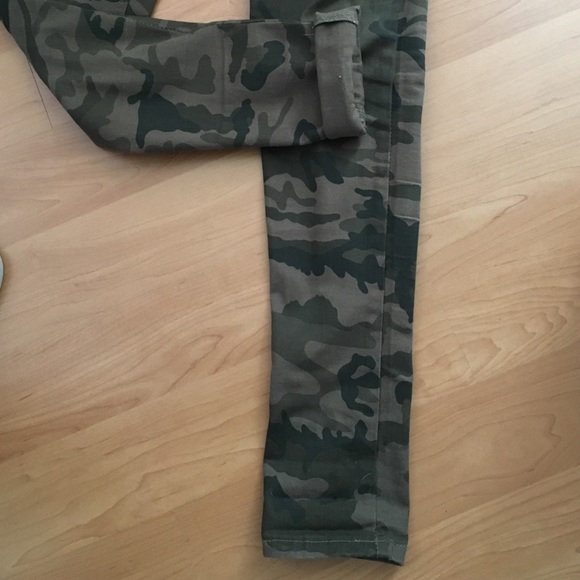 PANTS. Chic Camouflage Pants - Picture 3 of 4