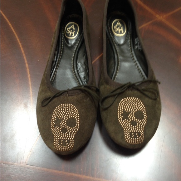 Ash Olive Flats with Stud Skull Design Size 8