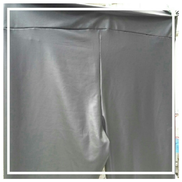 Plus Size Liquid Leggings - Picture 3 of 4