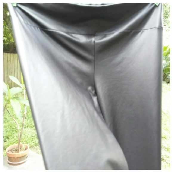 Plus Size Liquid Leggings - Picture 4 of 4