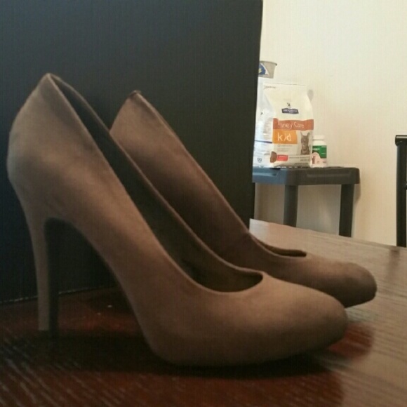 Shoes - Picture 3 of 3