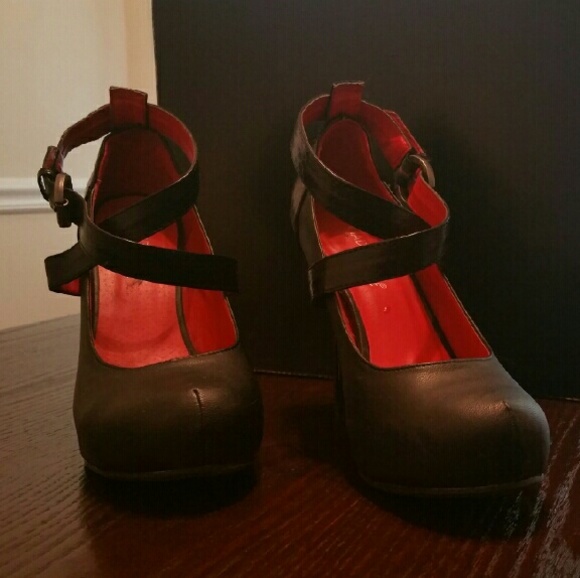 Shoes - Picture 2 of 3