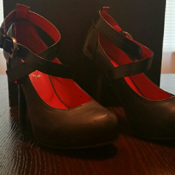 Shoes - Picture 3 of 3