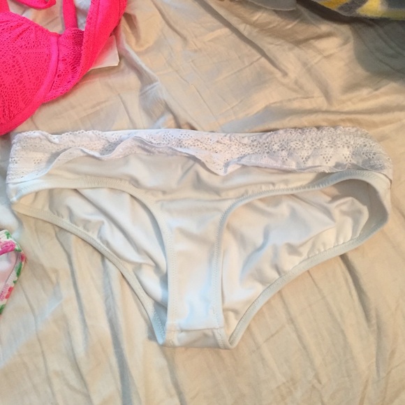 Bathing suits - Picture 3 of 4