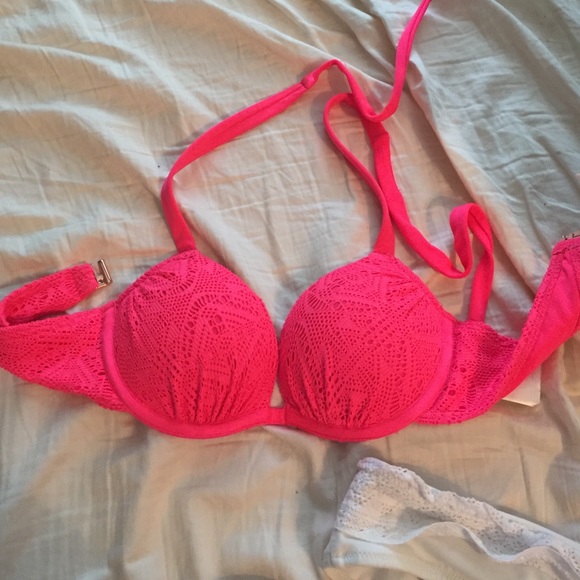 Bathing suits - Picture 4 of 4