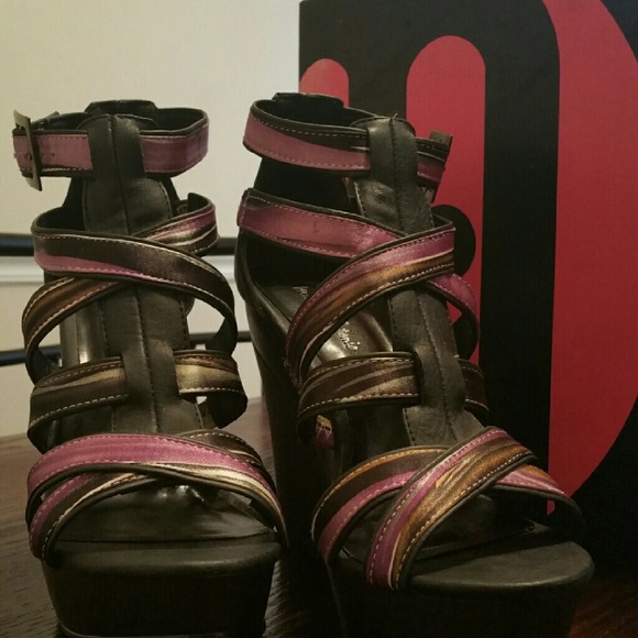 Shoes - Picture 2 of 4