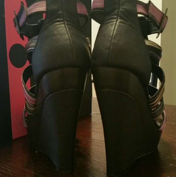 Shoes - Picture 4 of 4