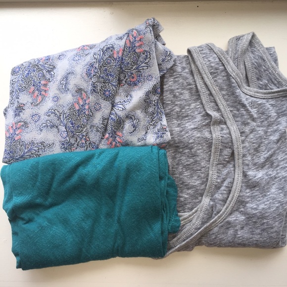 BUNDLE: 3 AEO tanks in perfect condition