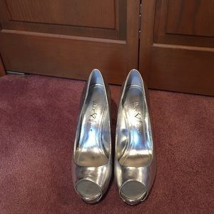 Silver pumps