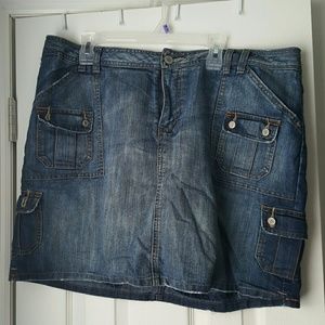 Cute denim skirt w/attached shorts