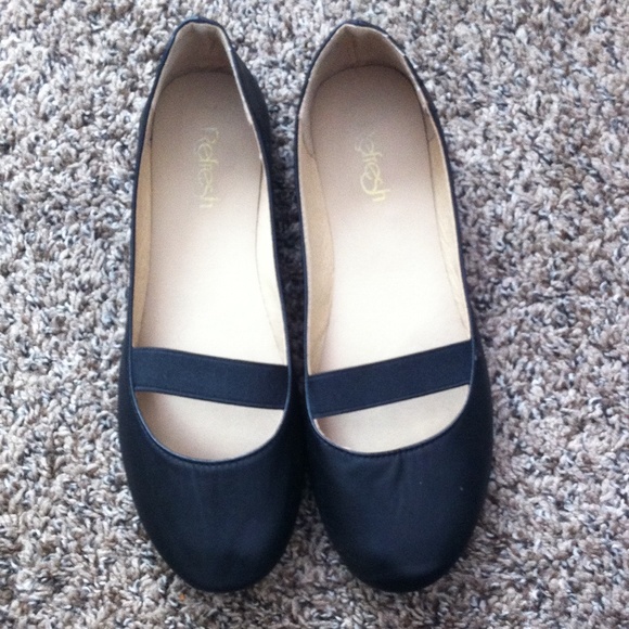 ๐Flats๐ - Picture 2 of 4