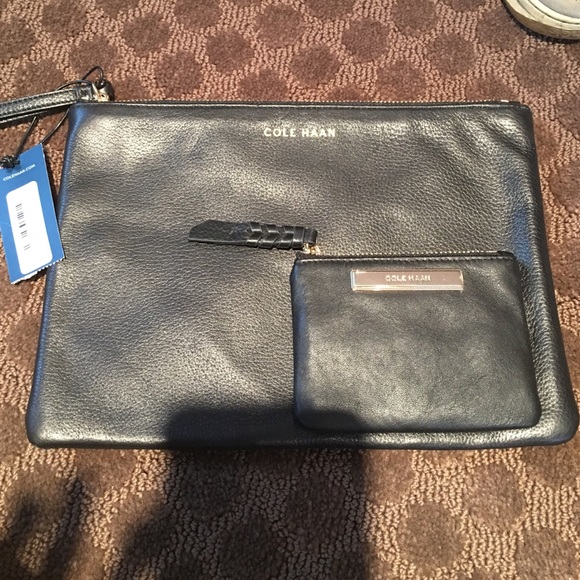 Black key chain pouch, part of a set!