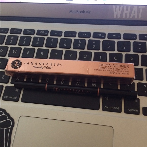 Anastasia brow definer in Caramel