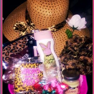 Lovely Cheetah print gift basket🎀🎀