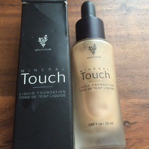 Younique Liquid Foundation in Velour