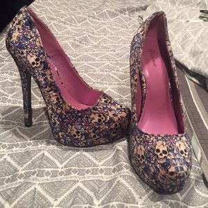 Size 5.5 skull floral heels