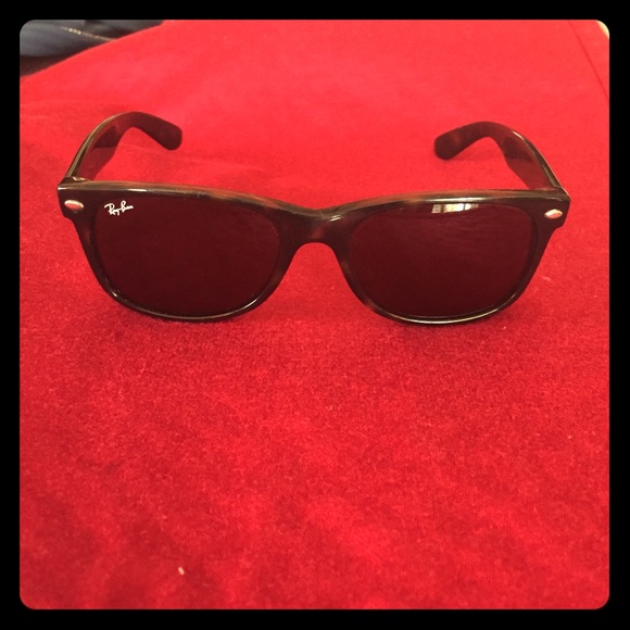 Ray Ban wayfarer tortoise brown frame sunglasses