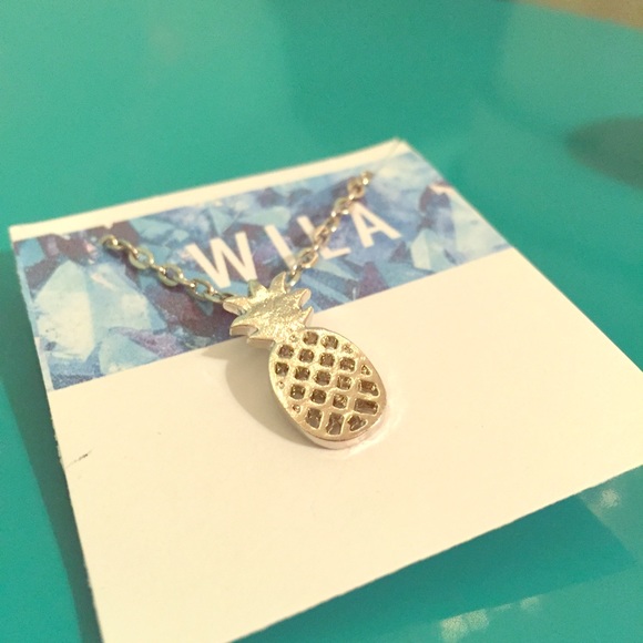 Silver plated pineapple necklace!🍍