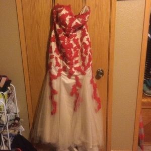 Prom/Homecoming Dress size 14 can fit a 16