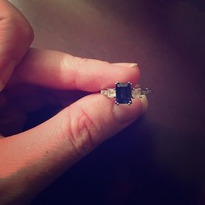 10k white gold and sapphire ring