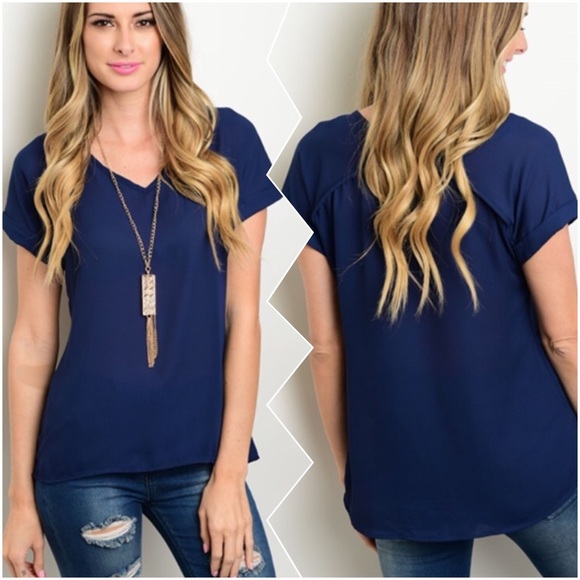 🌺Navy V-Neck Necklace Top 🌸