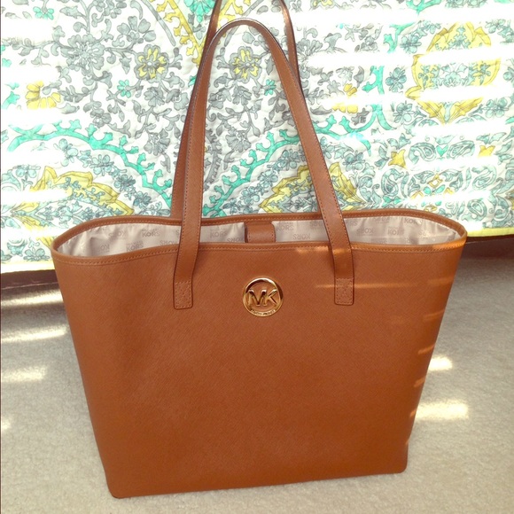 Michael Kors Handbags - Michael Kors tan tote