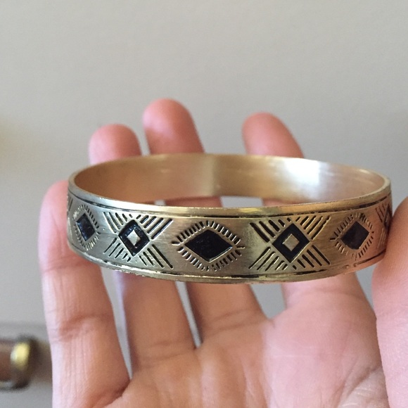 Gold etched bangles bracelet