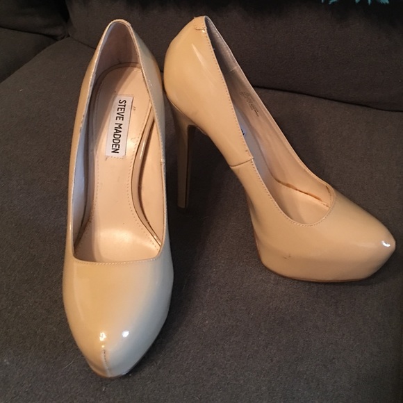 Steve Madden nude platform heels