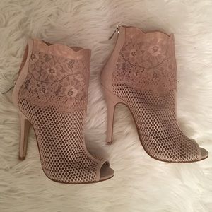 NWOT Chinese Laundry Nude Lace mesh heels