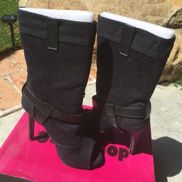 Brand new Dollhouse embroidered boots/heels