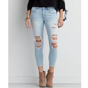 American Eagle Light Wash Distressed Jegging Crop