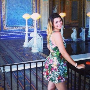 Pretty summer dress 🌺