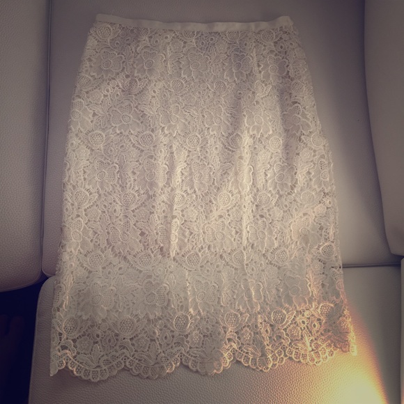 White lace H&M skirt