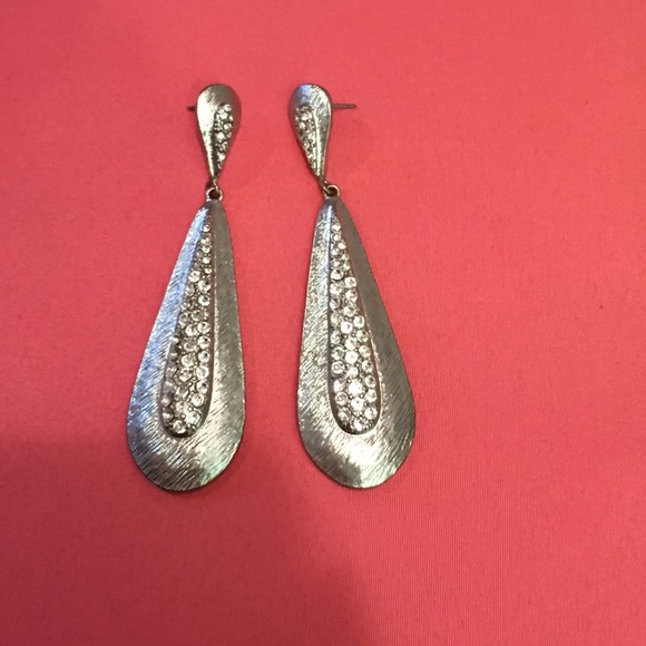 Tear drop earrings!!