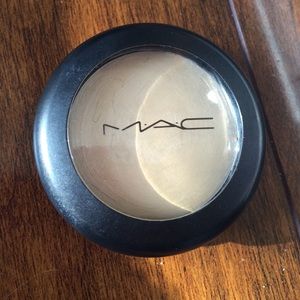 MAC Cosmetics cream highlighter