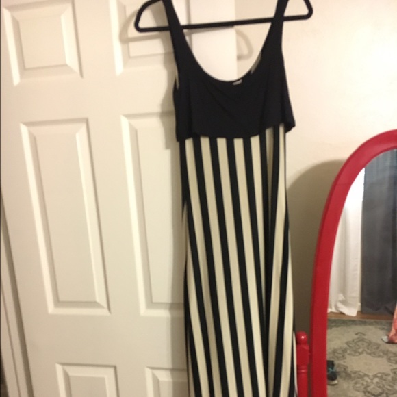 Black/white dress