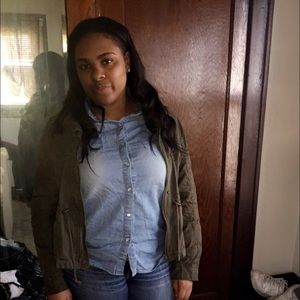 Meet your Posher, Ajenae