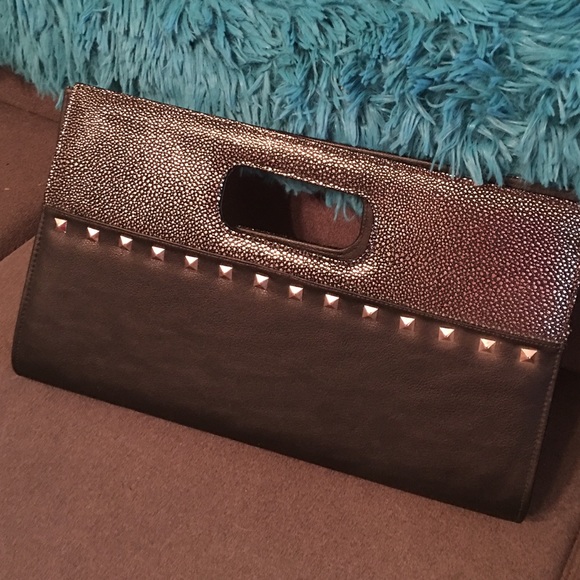 Black clutch with studded detail - Picture 1 of 3