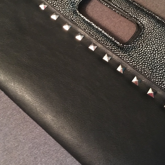 Black clutch with studded detail - Picture 3 of 3