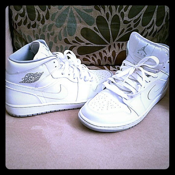 White Nike Air Jordan