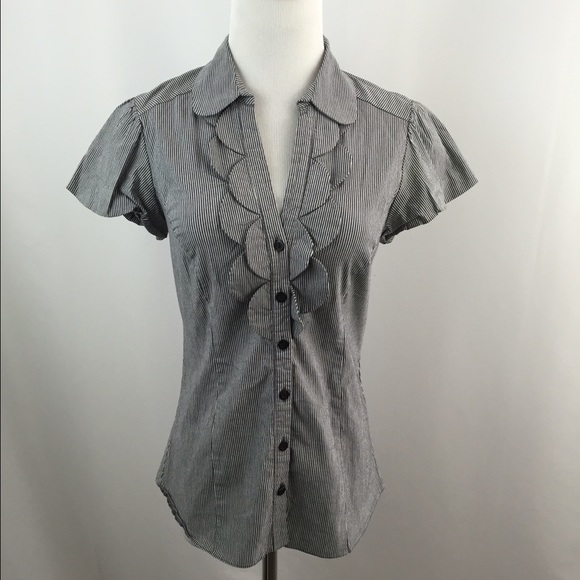Dorothy Perkins Pinstriped Short Sleeve Button Top - Picture 3 of 4