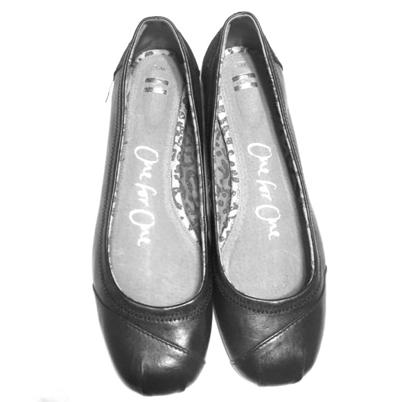 TOMS CAMILA LEATHER BLACK FLATS