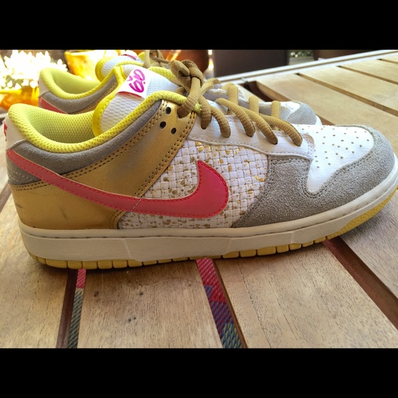 Vintage NIKE 6.0 pink + gold sneakers!